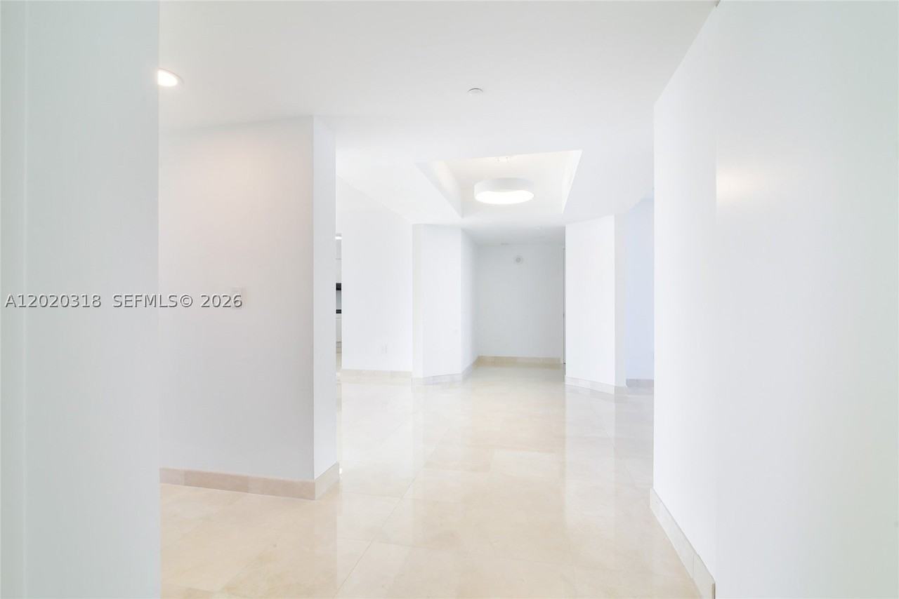 19333 Collins Ave #1907 - Photo 3 of 28