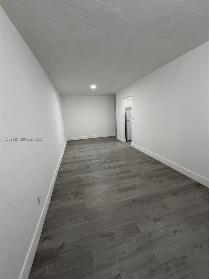 324 Surfside Blvd #7 - Photo 2 of 8