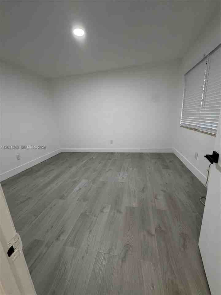 324 Surfside Blvd #7 - Photo 6 of 8