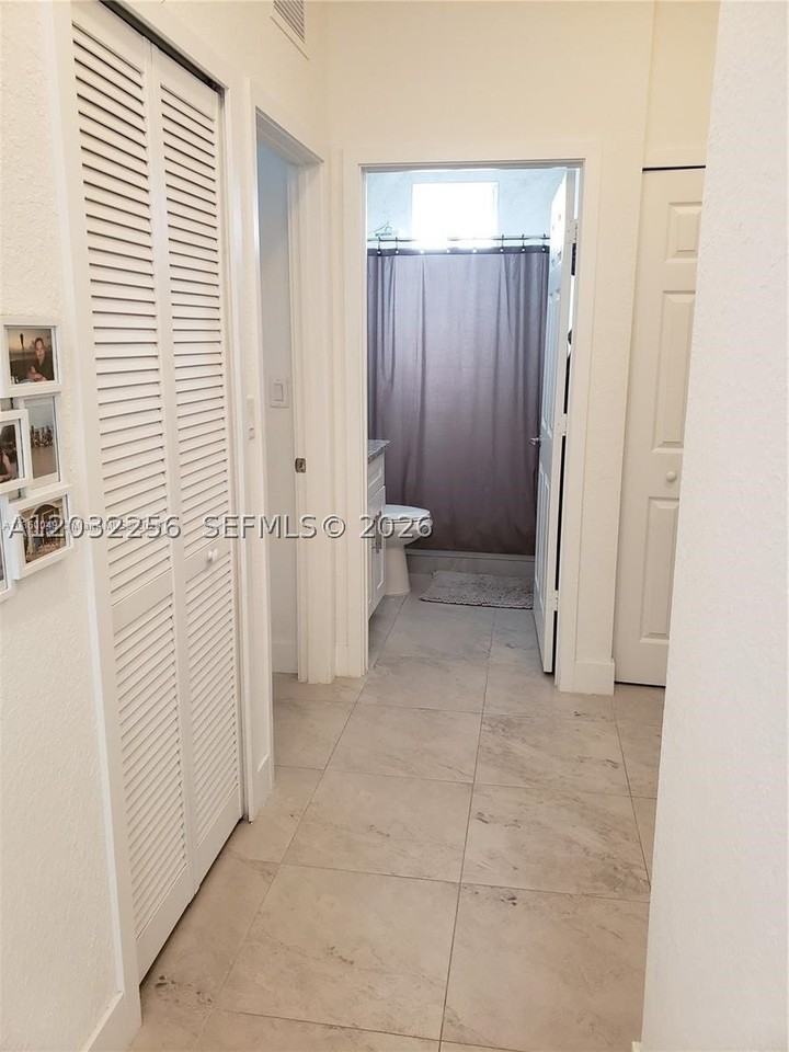 701 Nw 127th Pl - Photo 4 of 15