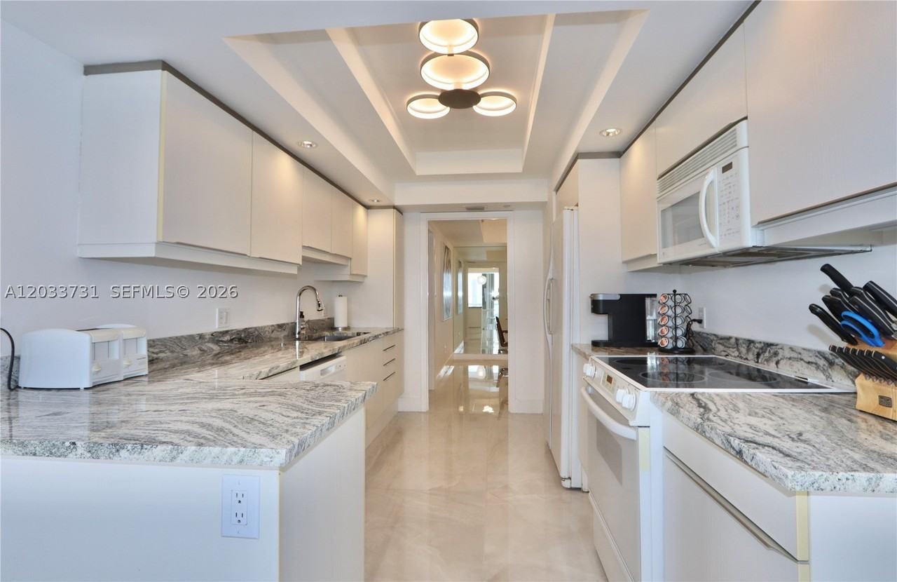 7000 Island Blvd #2605 - Photo 4 of 20