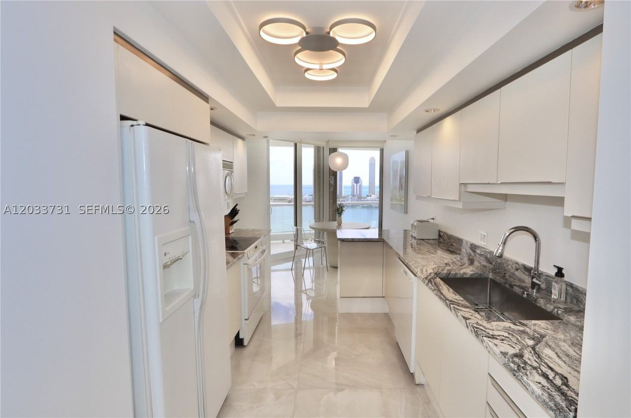 7000 Island Blvd #2605 - Photo 7 of 20