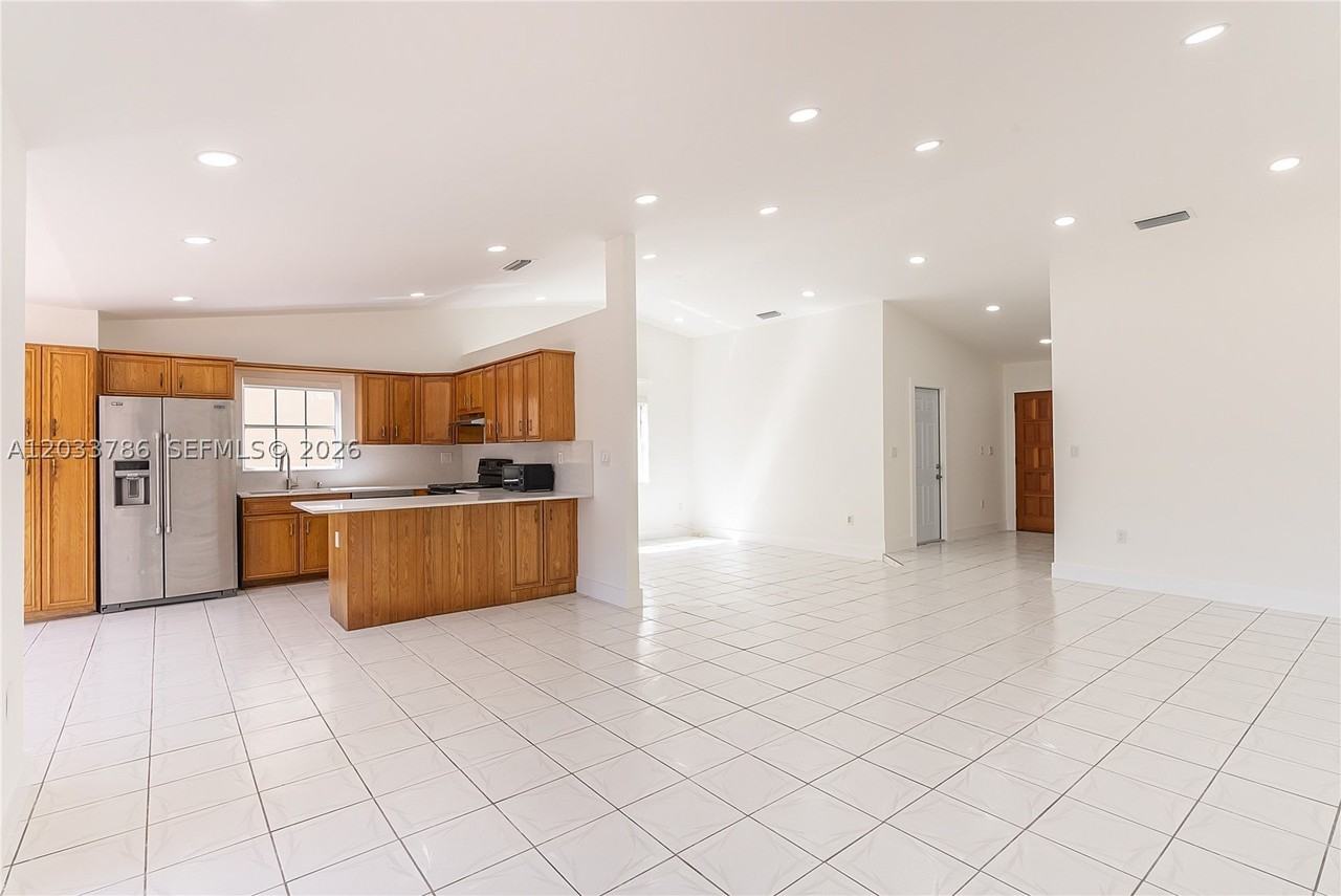 15881 Sw 139th Ave - Photo 3 of 20