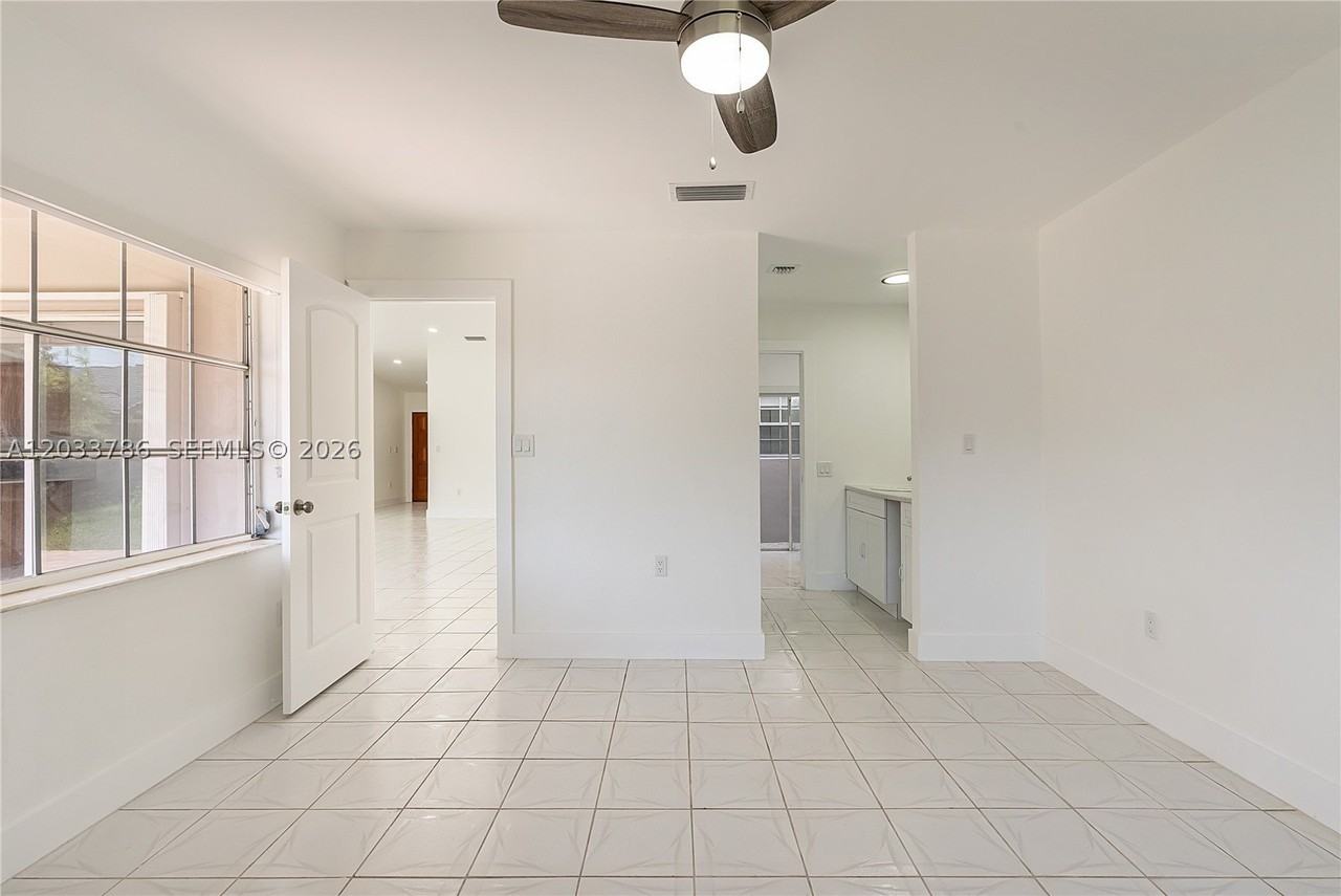 15881 Sw 139th Ave - Photo 5 of 20