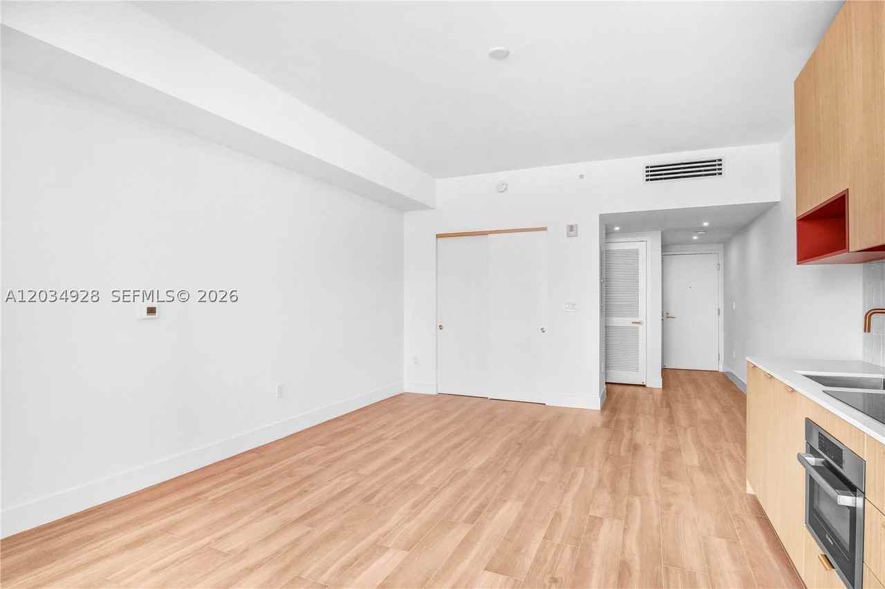 90 NE 32 #520 - Photo 7 of 21