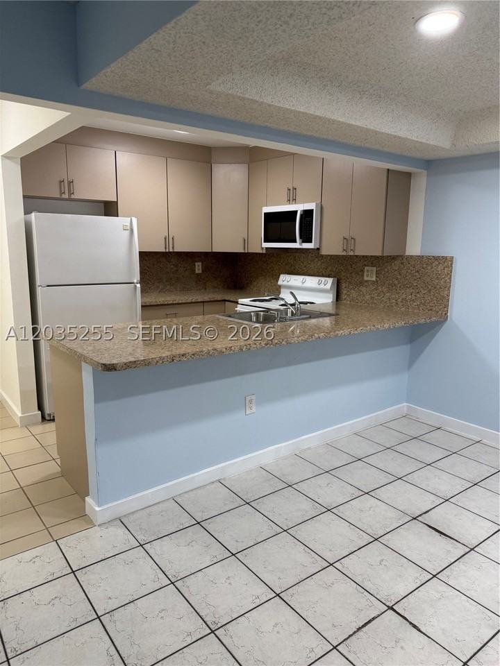 12055 Sw 19th Ln #231 - Photo 7 of 22