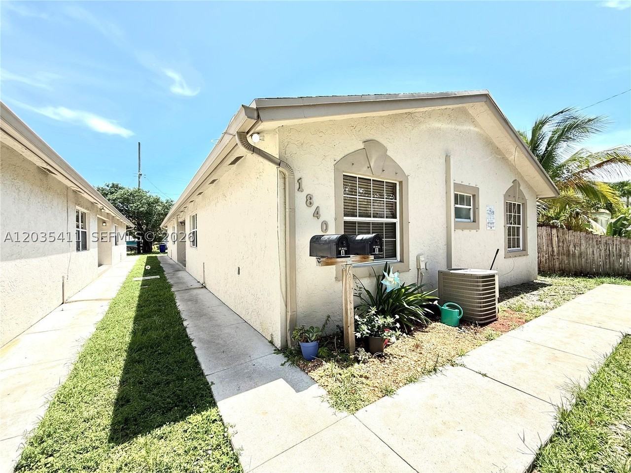 1840 Jefferson St #B - Photo 2 of 23
