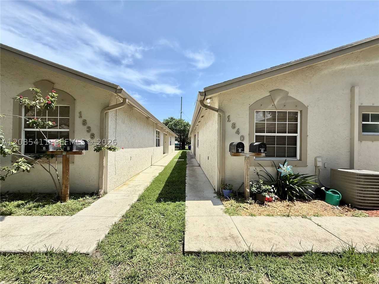 1840 Jefferson St #B - Photo 3 of 23