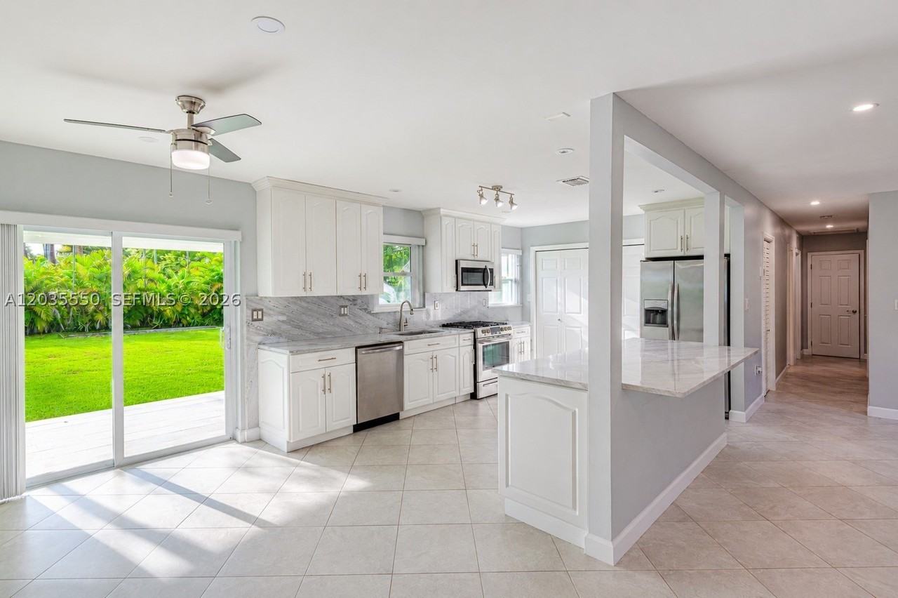 6255 Sw 62nd Ct - Photo 3 of 33