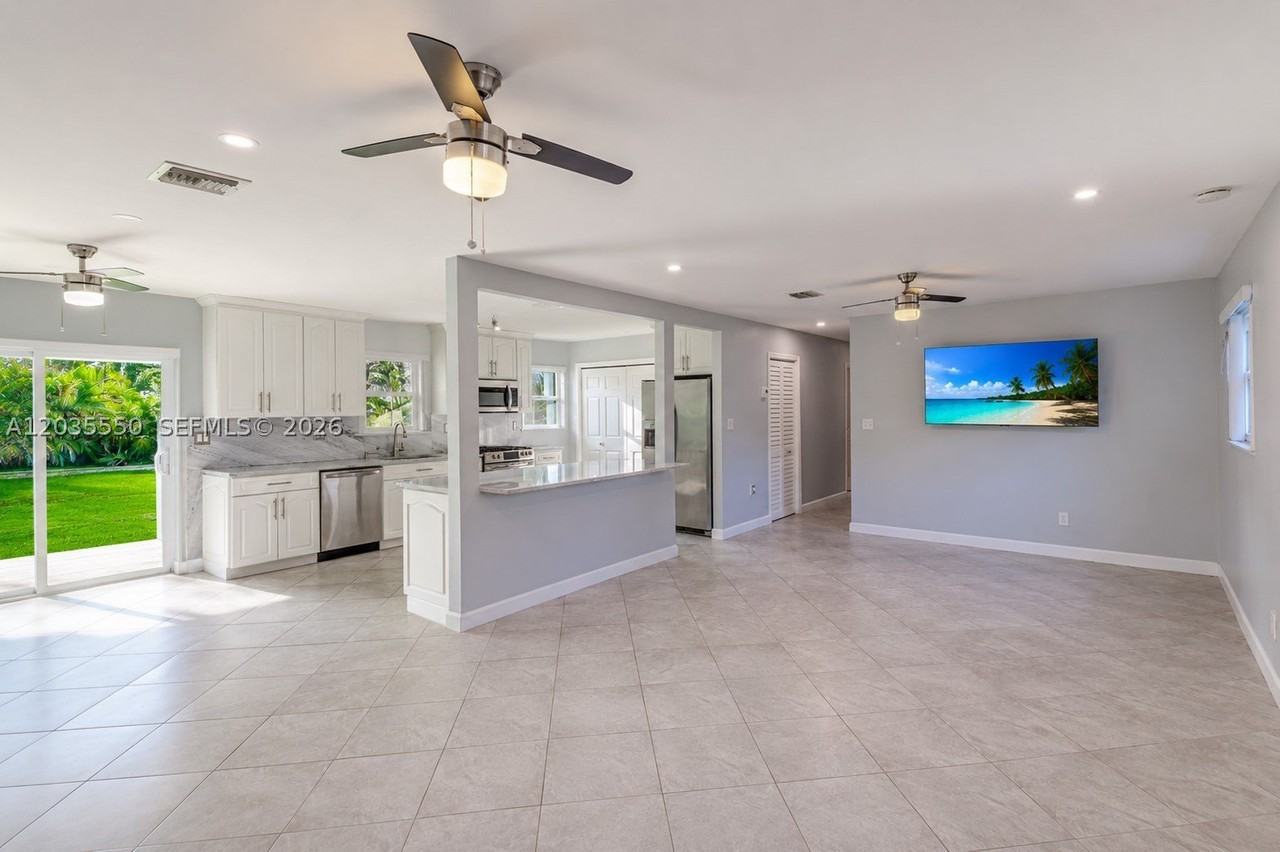 6255 Sw 62nd Ct - Photo 6 of 33