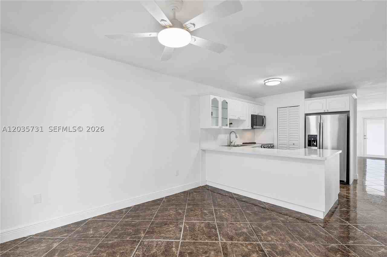 11432 Nw 87th Pl #11432 - Photo 6 of 32