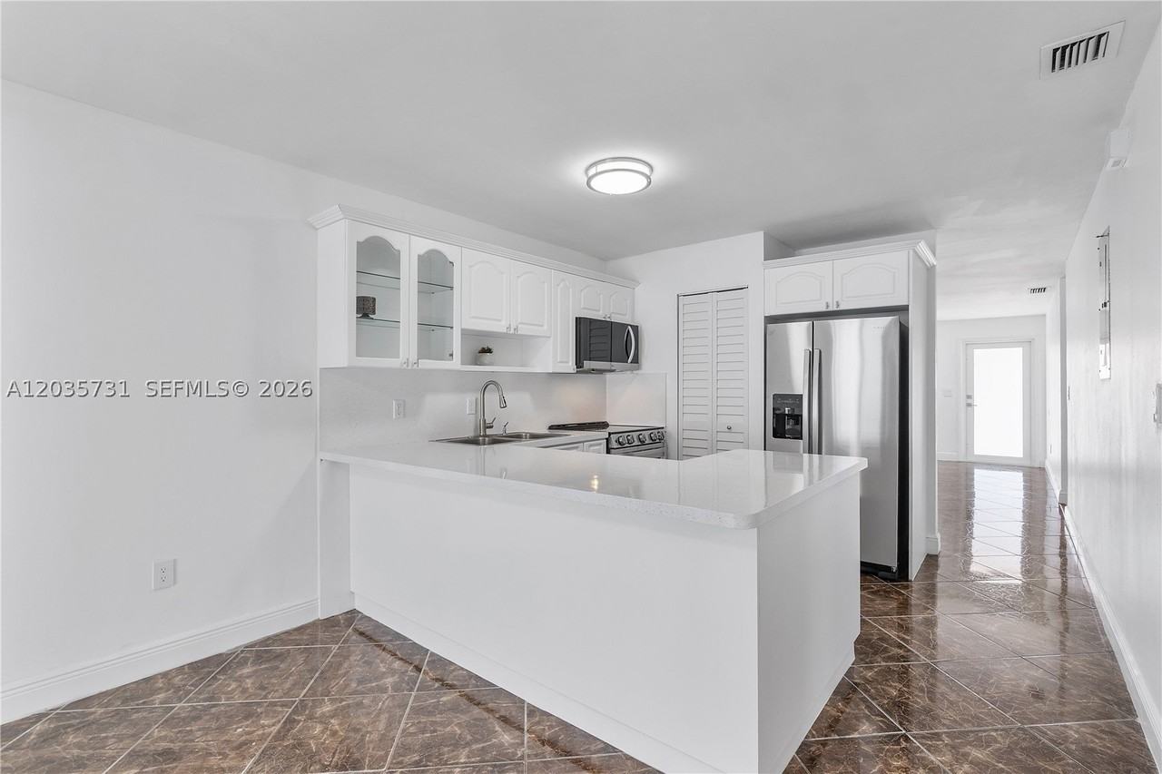 11432 Nw 87th Pl #11432 - Photo 7 of 32