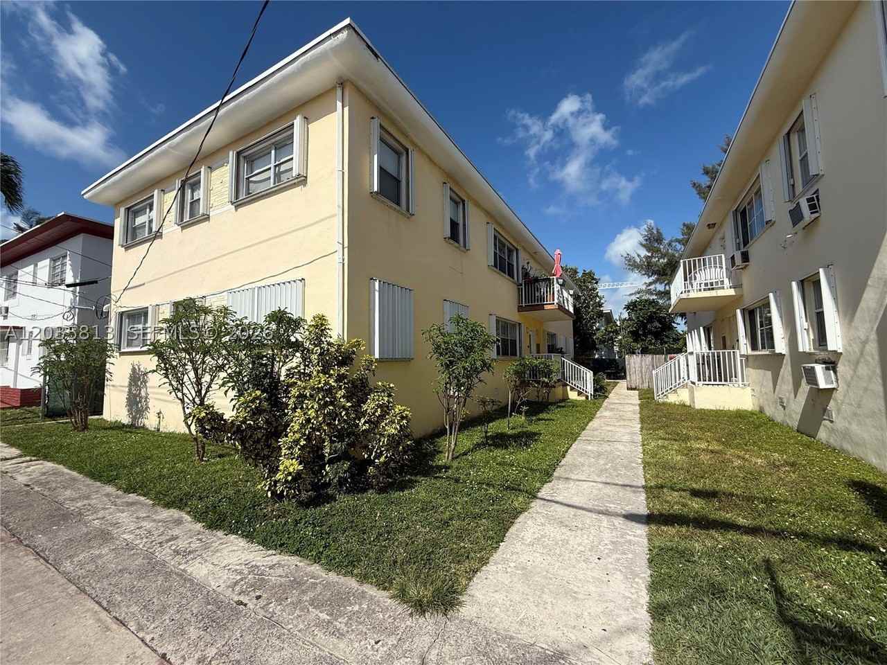7720 Byron Ave #4
