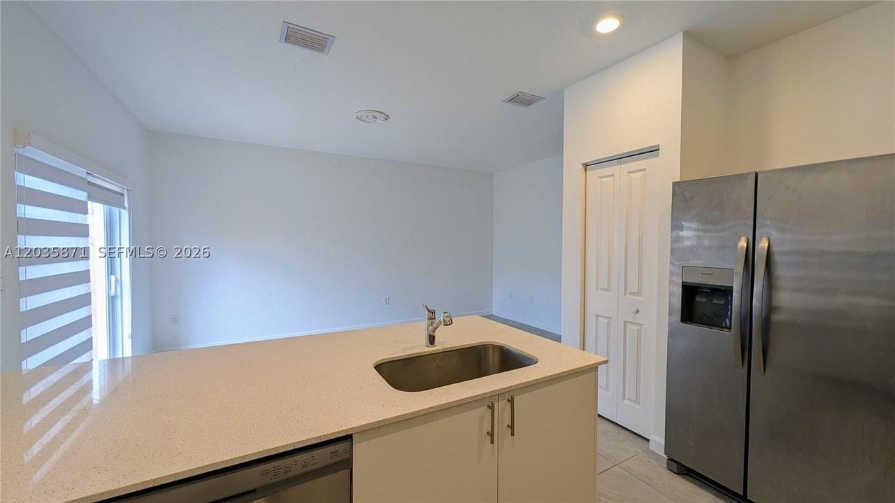 11811 Sw 247th Ter #11811 - Photo 5 of 50