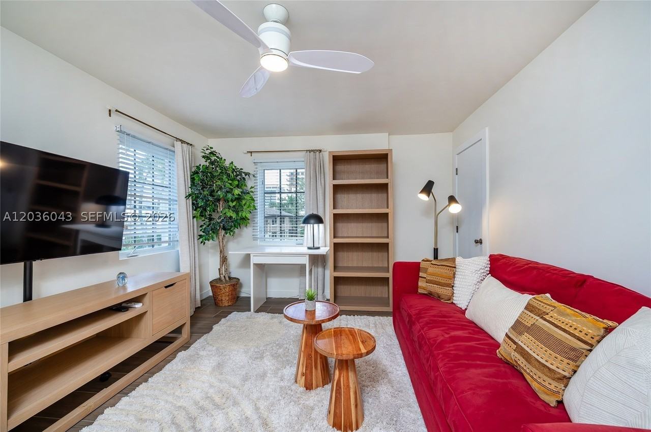 217 Madeira Ave #4 - Photo 5 of 22