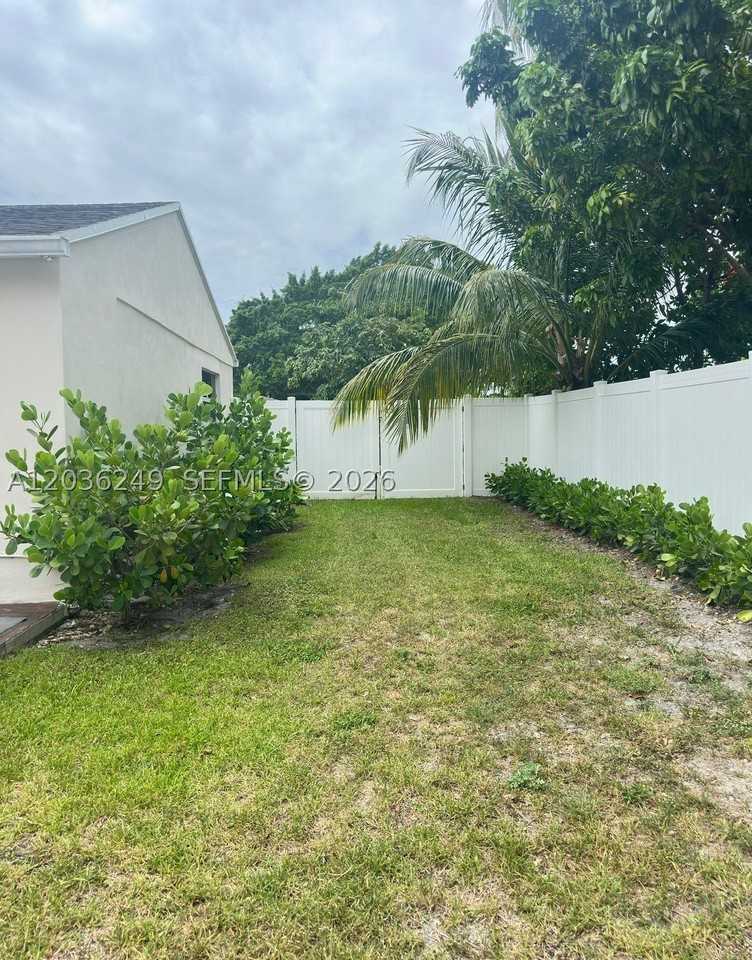 6391 Sw 39th St - Photo 2 of 2