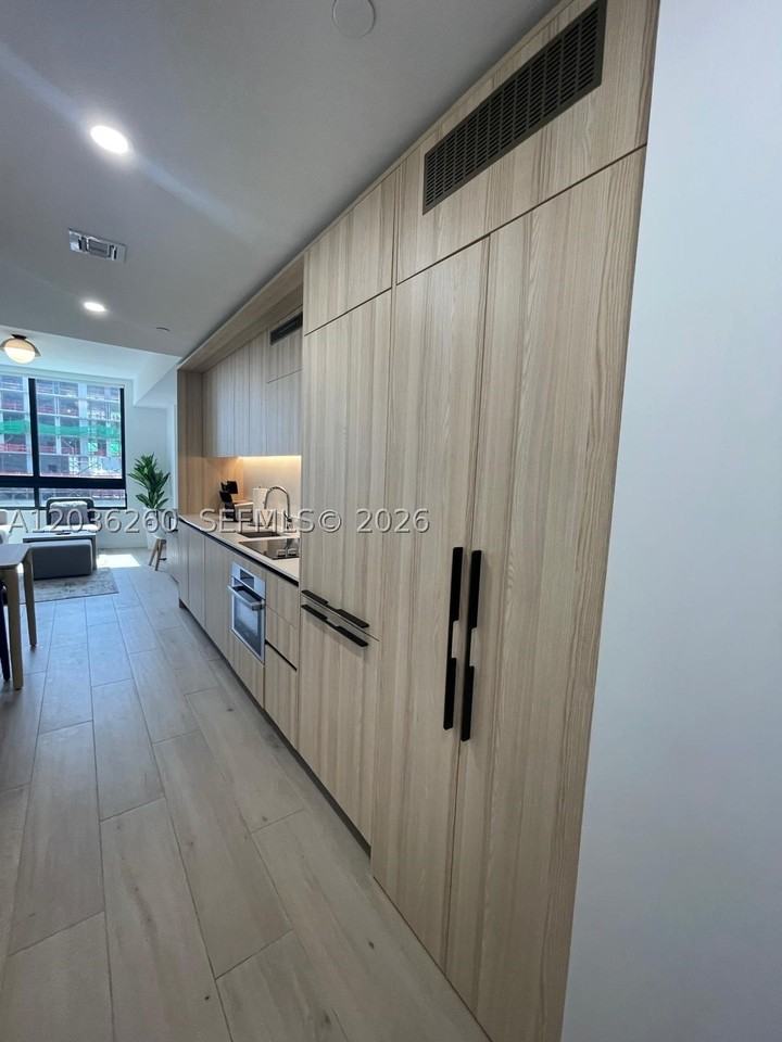 225 N Miami Ave #805