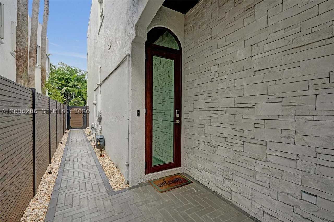 453 Sw 5th Ave - Photo 5 of 50
