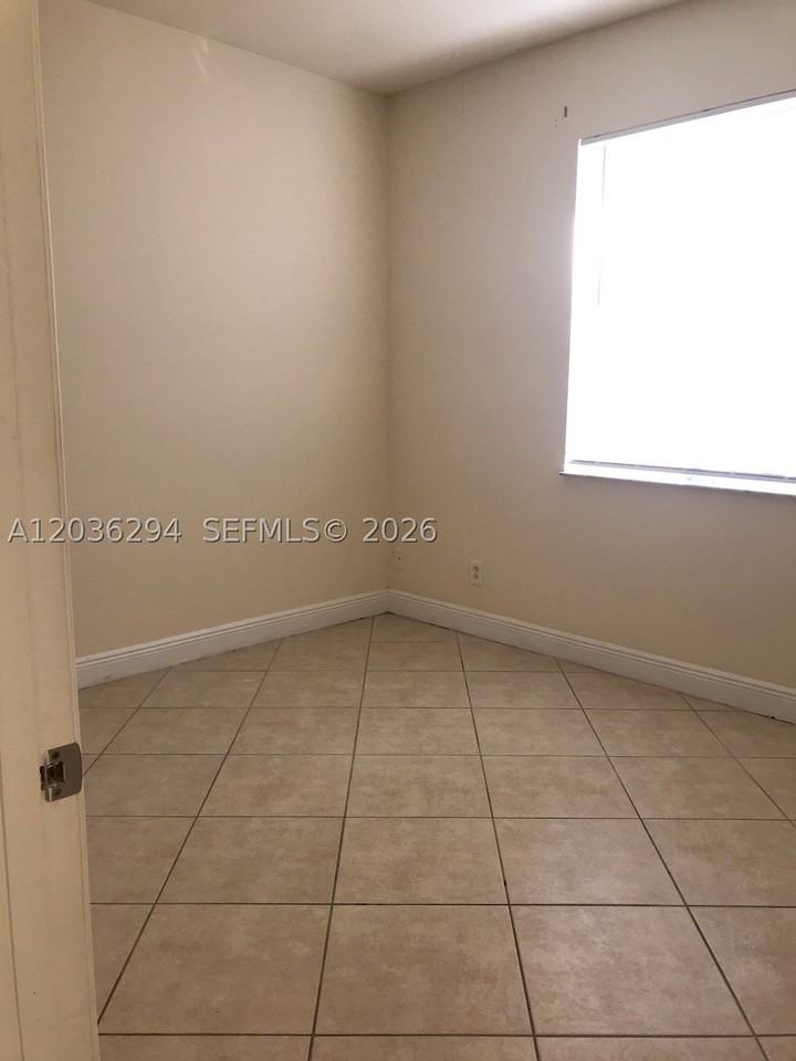4 Sw 16th Ave - Photo 4 of 7