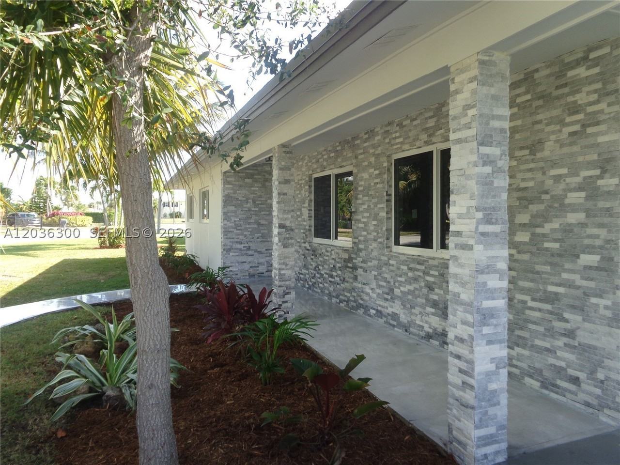1565 Thumb Point Dr - Photo 3 of 50