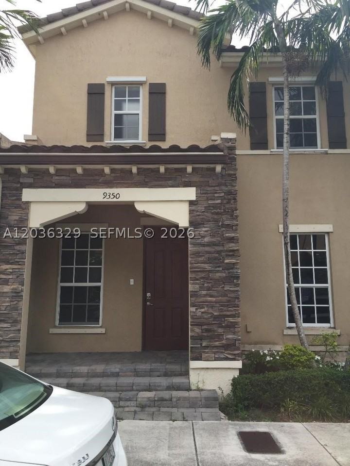 9350 Sw 170th Psge #9350 - Photo 2 of 11