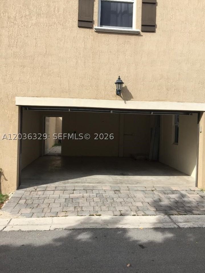 9350 Sw 170th Psge #9350 - Photo 3 of 11