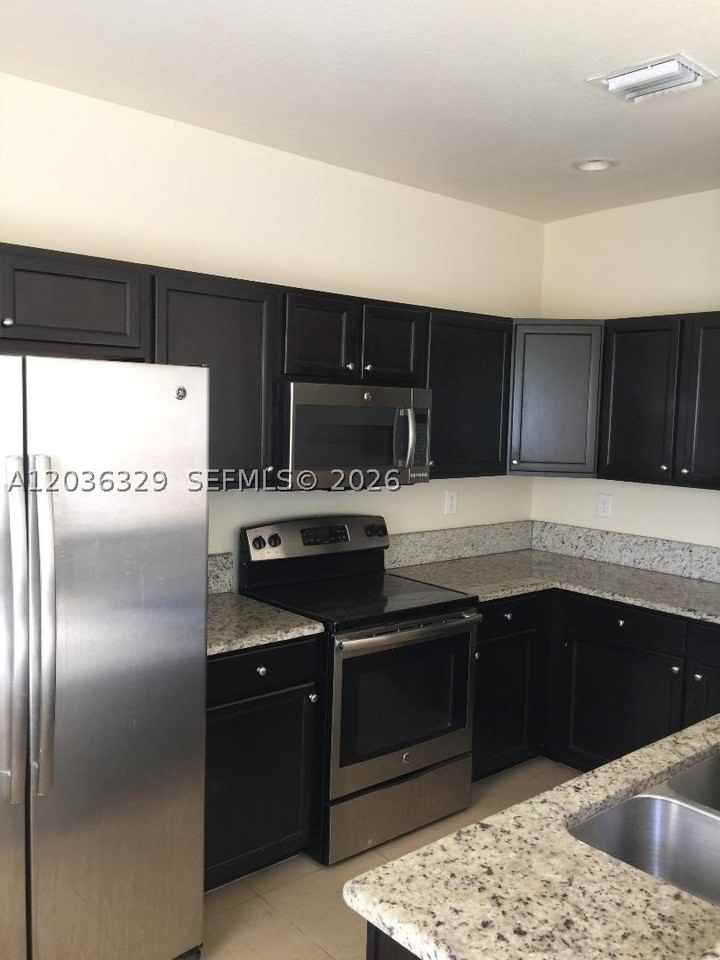 9350 Sw 170th Psge #9350 - Photo 5 of 11
