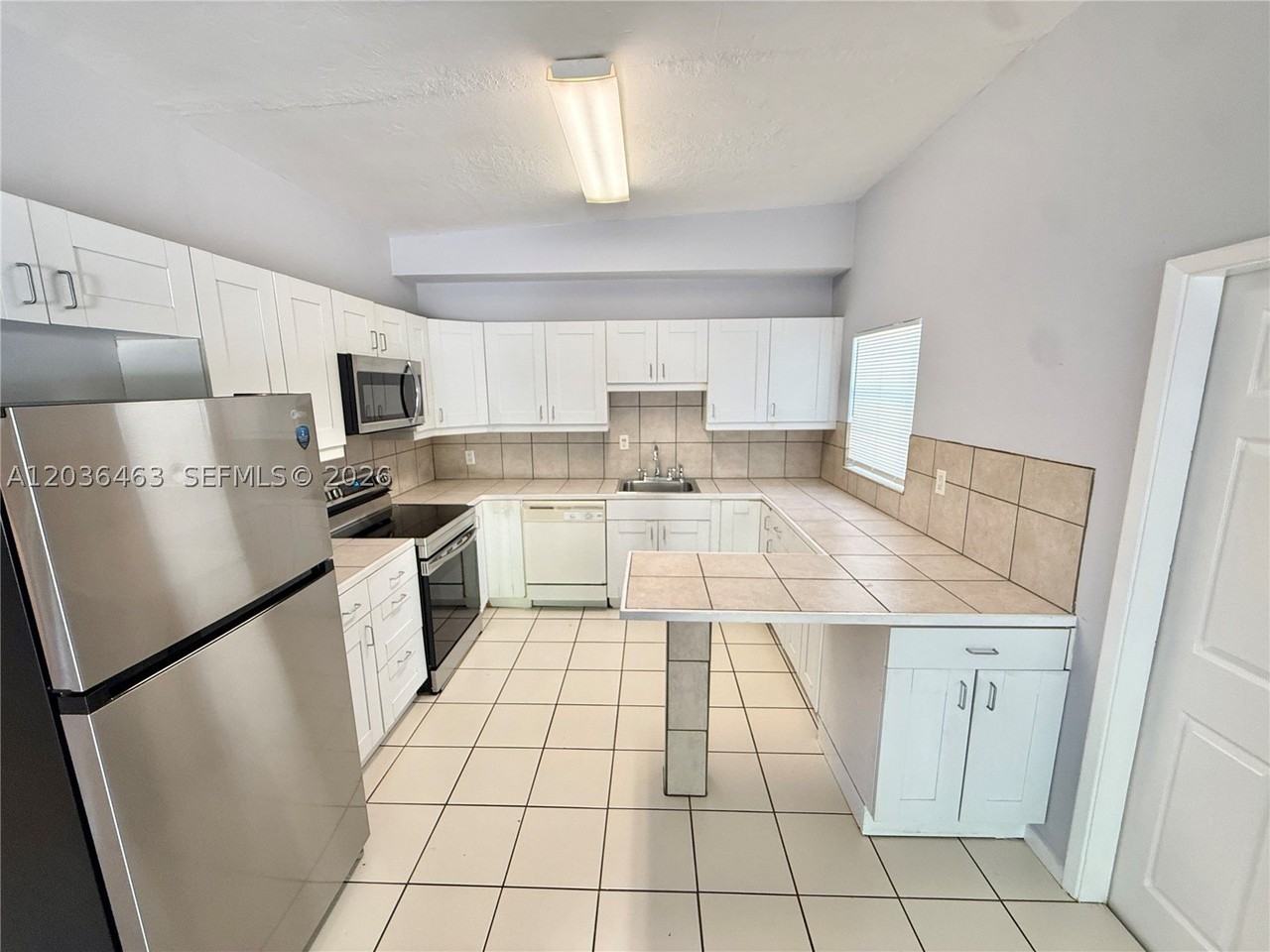 2503 Nw 5th Ave #1 - Photo 4 of 11