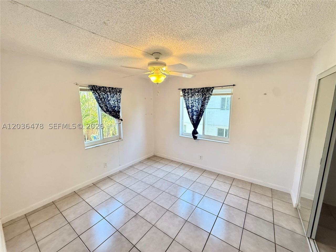 912 Ne 17th Ct #4 - Photo 3 of 7
