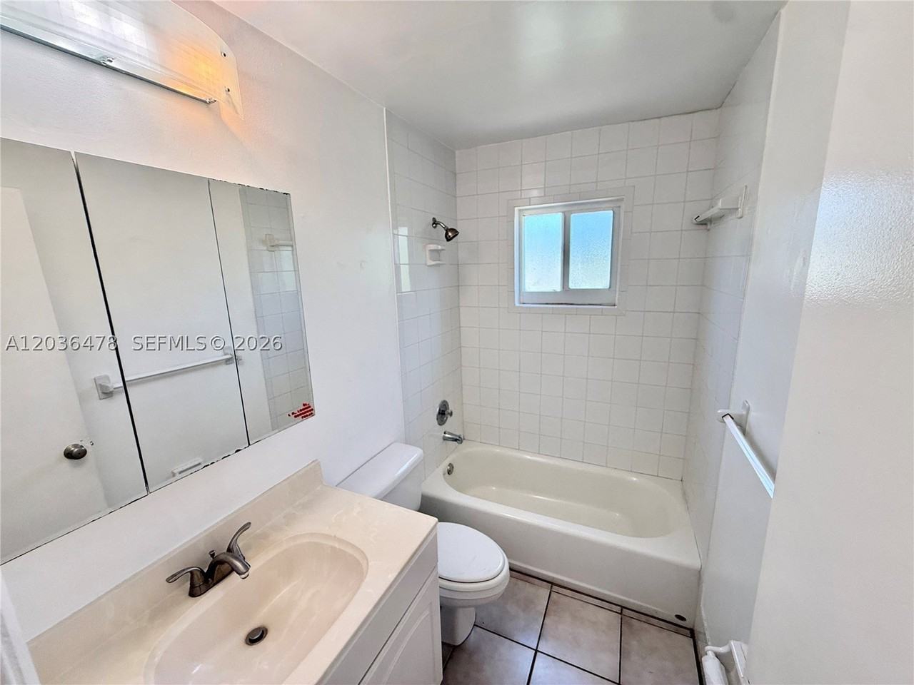 912 Ne 17th Ct #4 - Photo 4 of 7