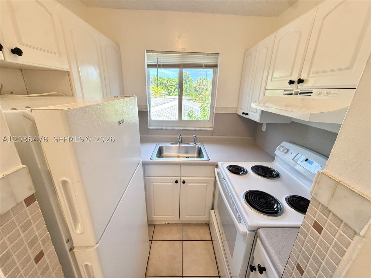 912 Ne 17th Ct #4 - Photo 5 of 7