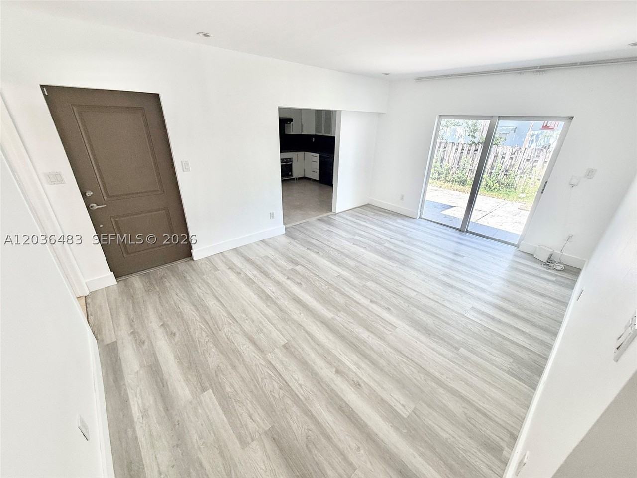 1272 Ne 145th St - Photo 3 of 18