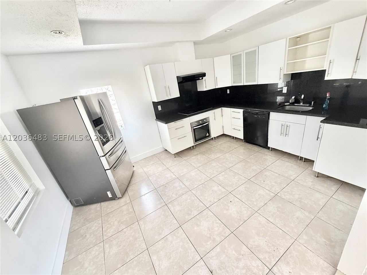 1272 Ne 145th St - Photo 4 of 18