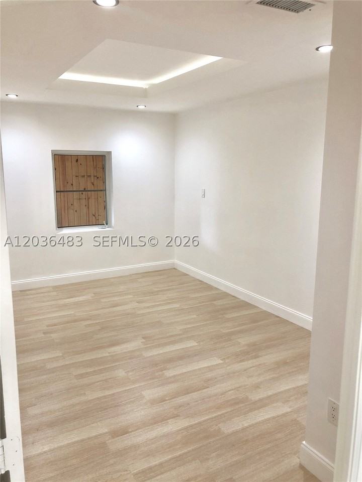 1272 Ne 145th St - Photo 6 of 18