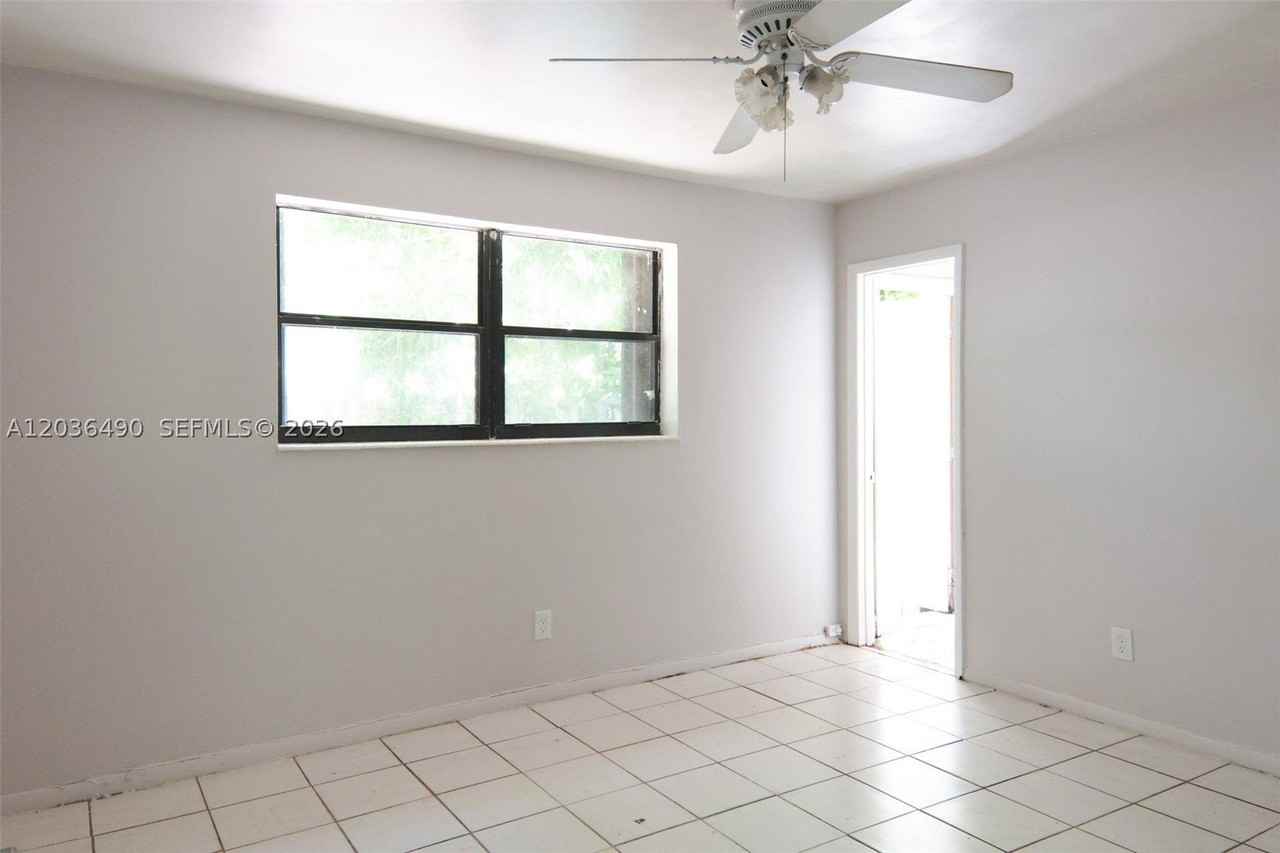 1321 N 58th Ave #1321 - Photo 6 of 21