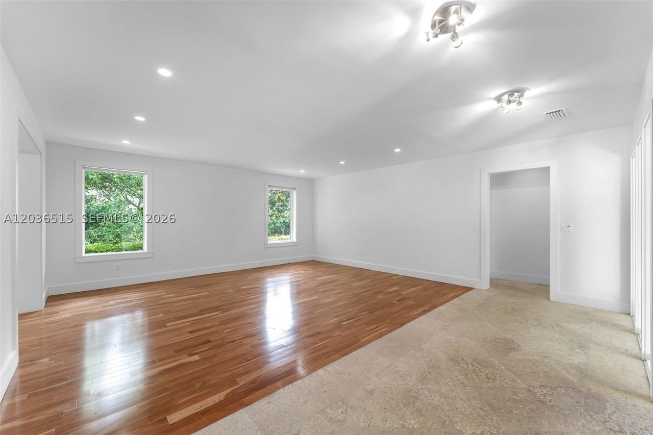 7711 Sw 47th Ave - Photo 4 of 26