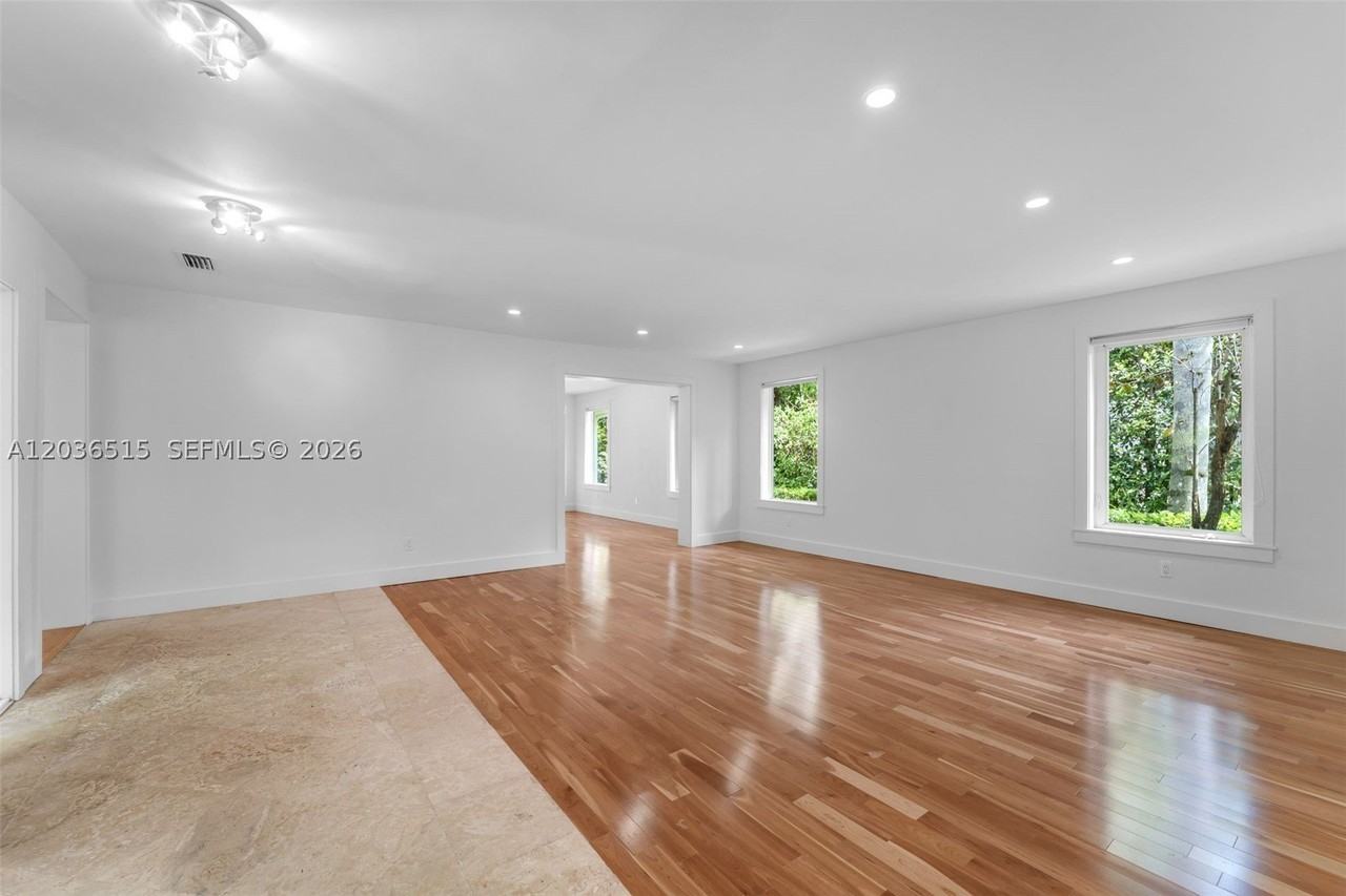 7711 Sw 47th Ave - Photo 6 of 26