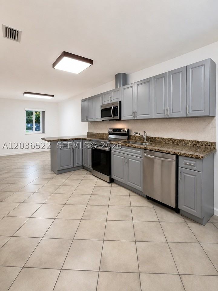 1005 Sw 30th St #1007 - Photo 2 of 14