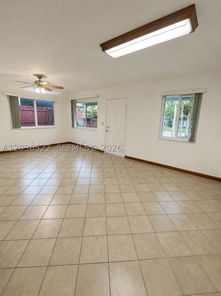 1005 Sw 30th St #1007 - Photo 3 of 14