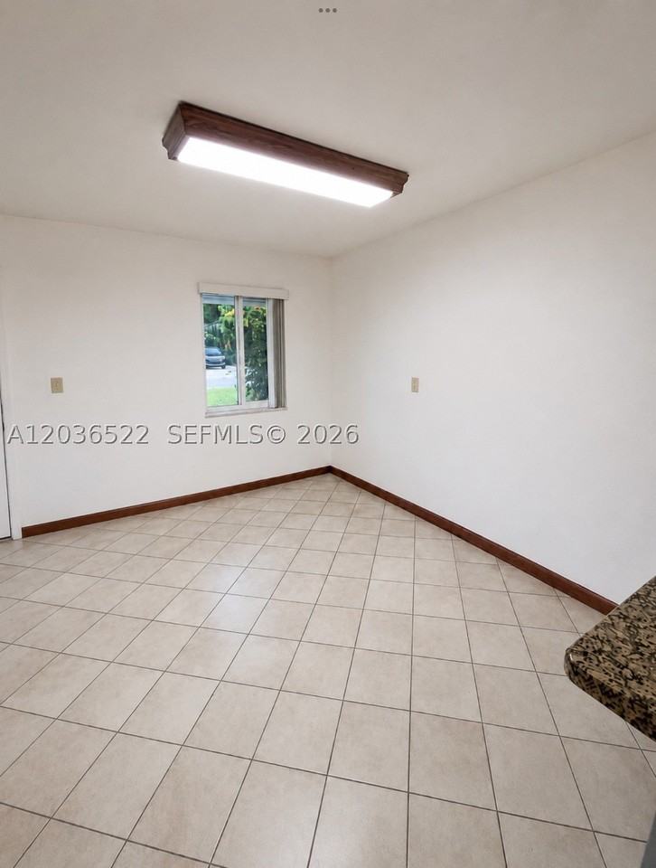 1005 Sw 30th St #1007 - Photo 4 of 14
