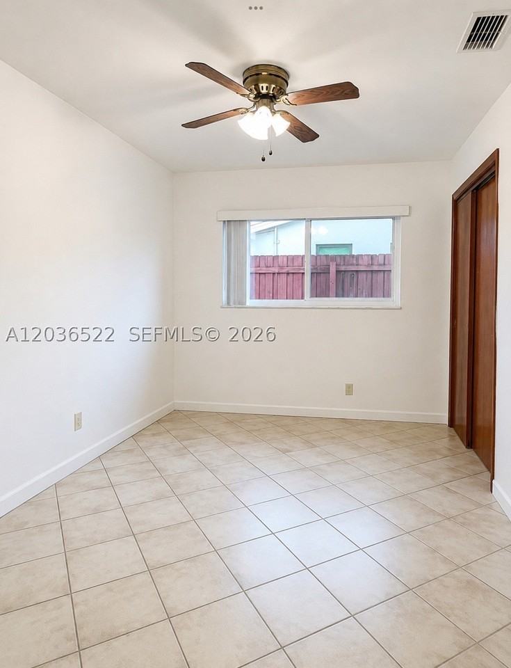 1005 Sw 30th St #1007 - Photo 6 of 14