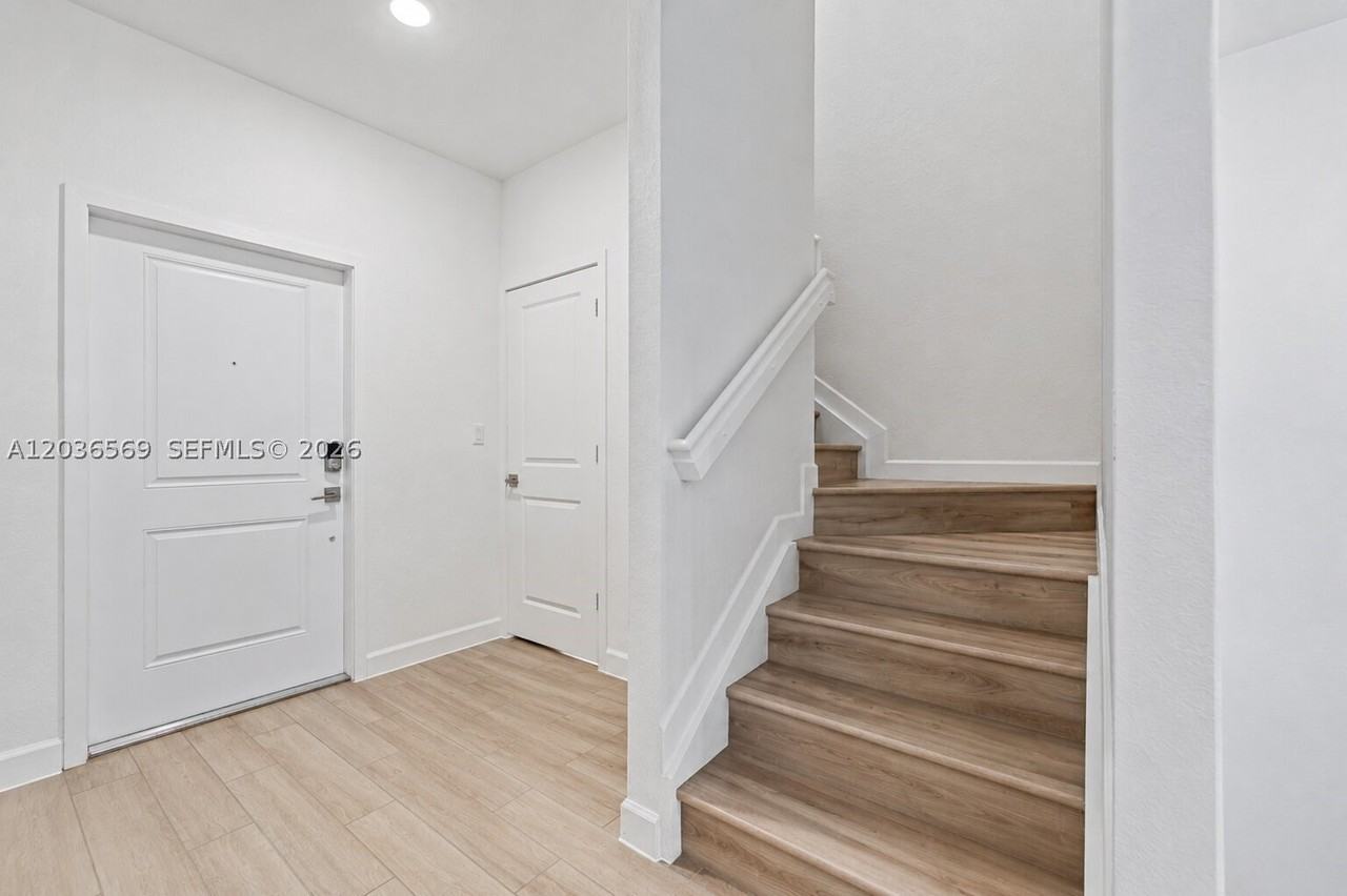 2448 Se 10th Ct - Photo 4 of 28