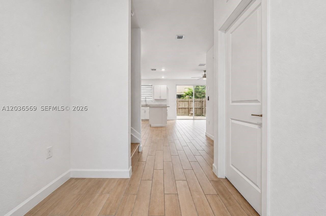 2448 Se 10th Ct - Photo 5 of 28