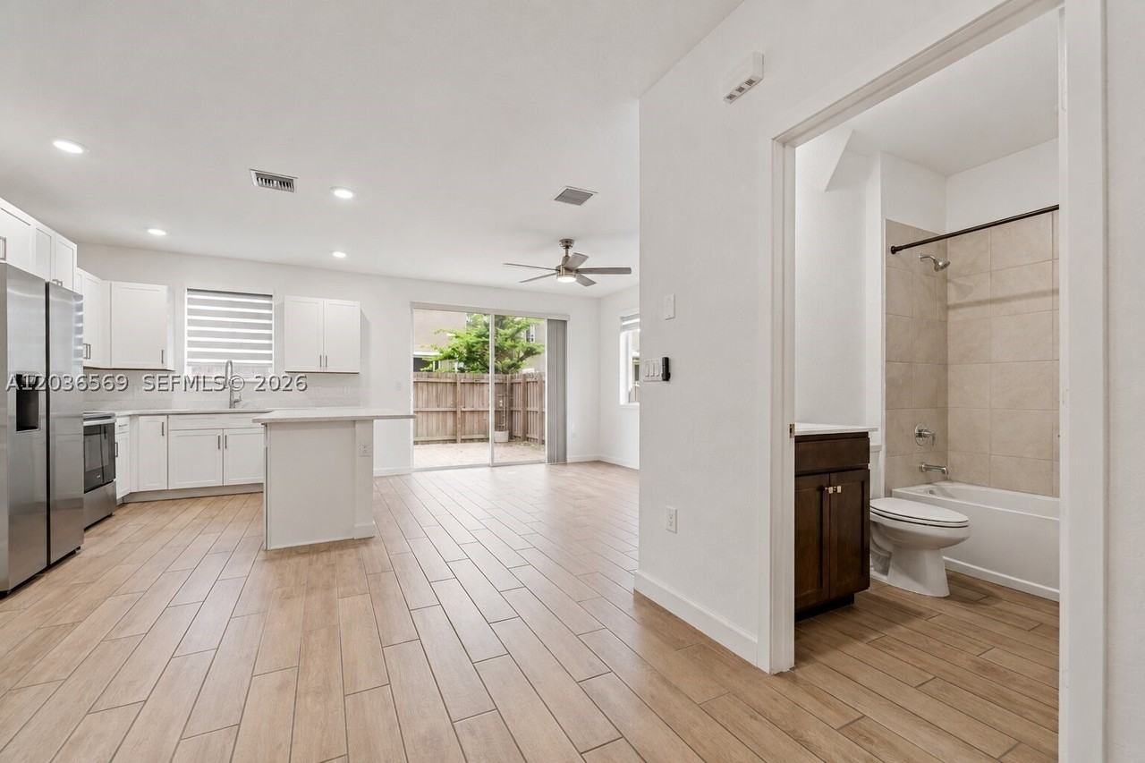 2448 Se 10th Ct - Photo 6 of 28