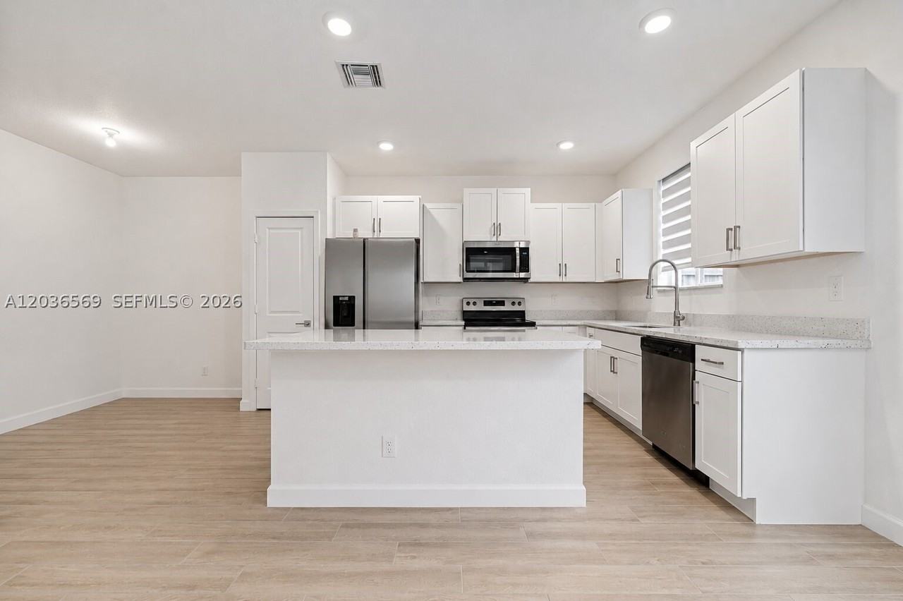 2448 Se 10th Ct - Photo 7 of 28