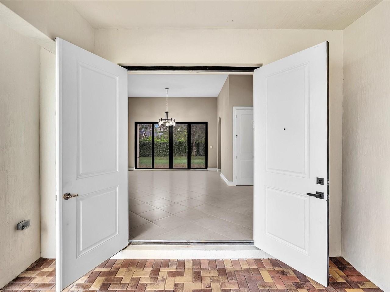10630 Sw 55th St - Photo 5 of 49