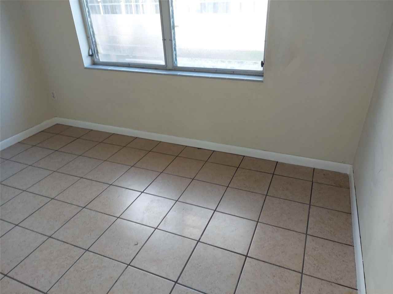 1829 N Dixie Hwy - Photo 2 of 4