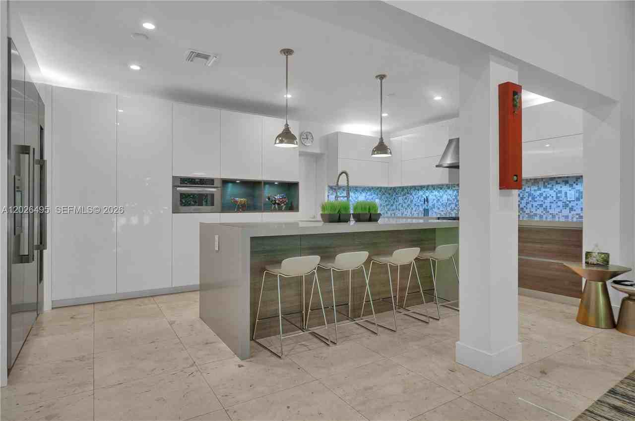 6111 Sw 86th St - Photo 6 of 8