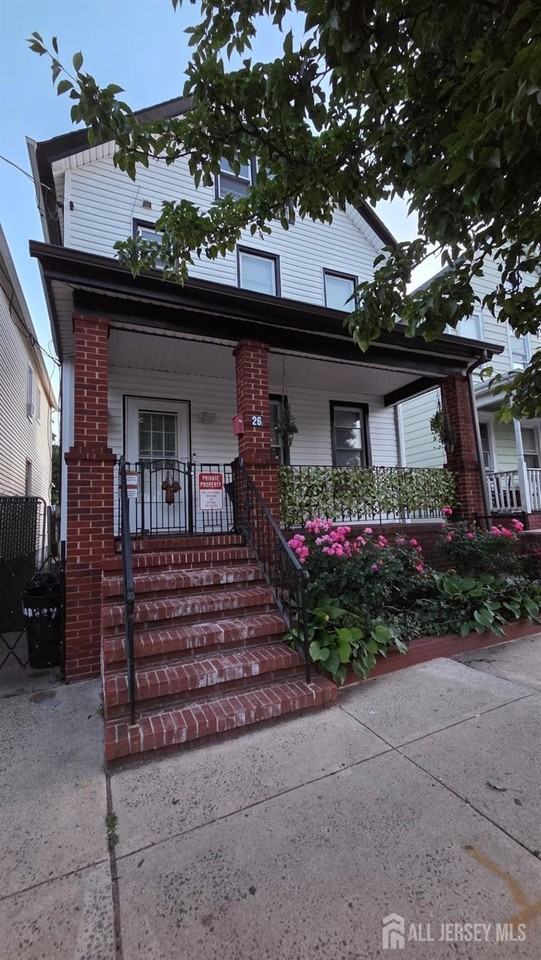 26 Harvey St - Photo 2 of 34