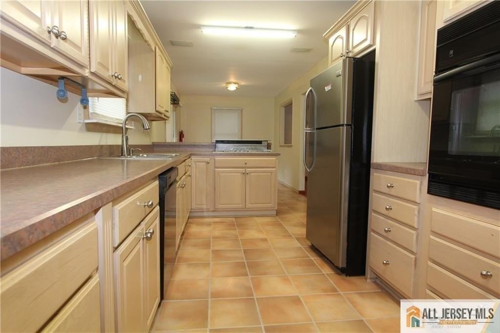 39 Stony Rd - Photo 5 of 15